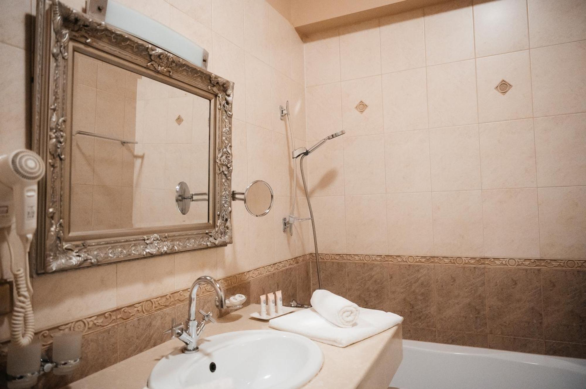 Alisa Hotel Karlovy Vary Luaran gambar