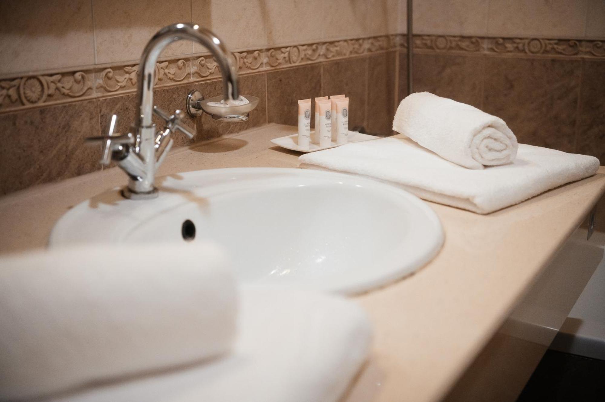 Alisa Hotel Karlovy Vary Luaran gambar